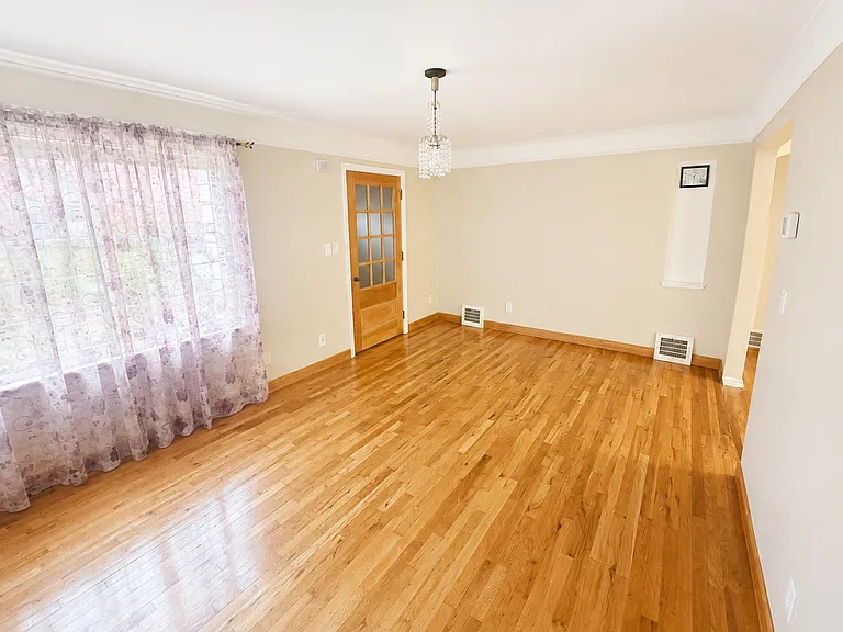 1207 Churchill Rd — Photo 2