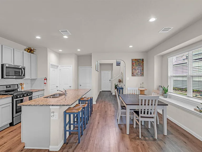 14033 Lamprey Dr — Photo 2