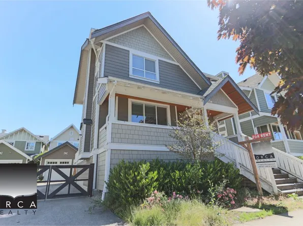 293 Camata St, New Westminster, BC V3M 0H9