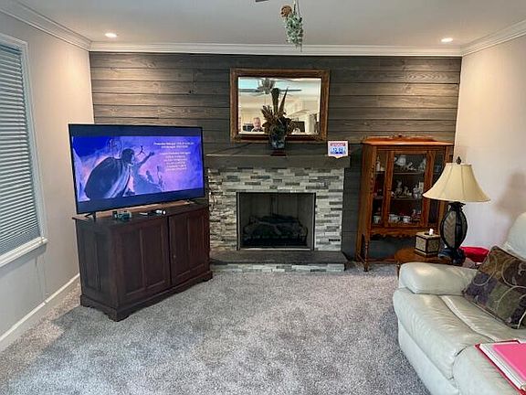 2nd image of 838 N Aylesbury Rd