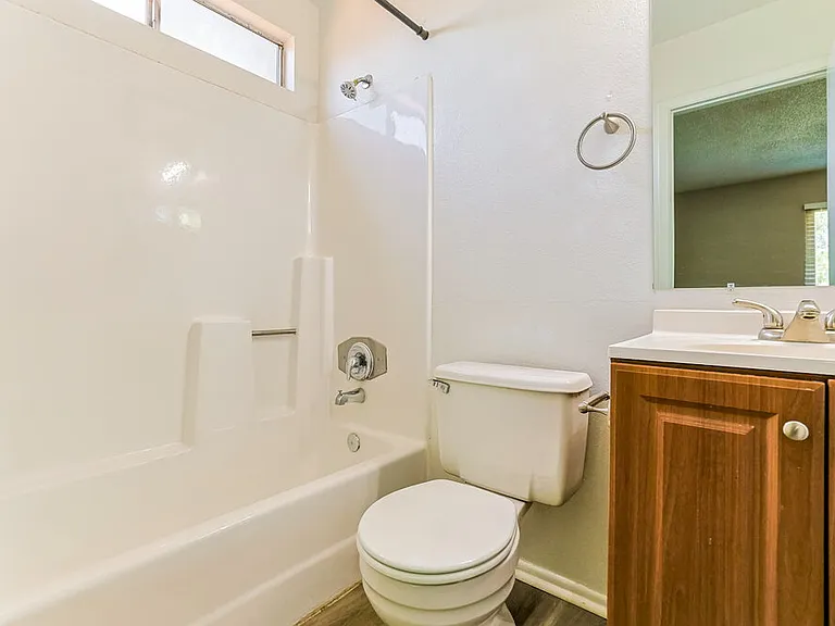 562 W Highland St — Photo 12