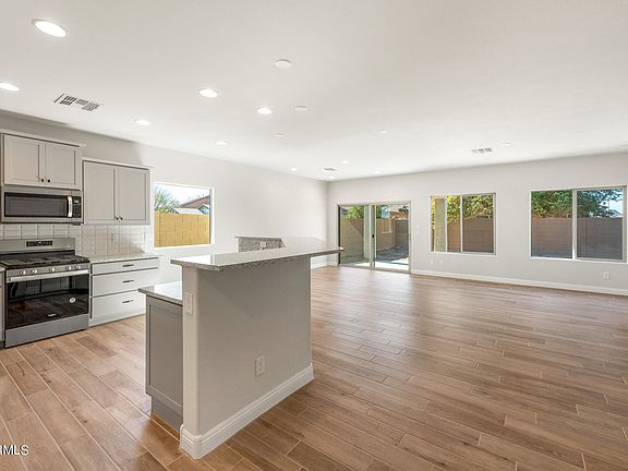 5th image of 2734 N Coronado Drive