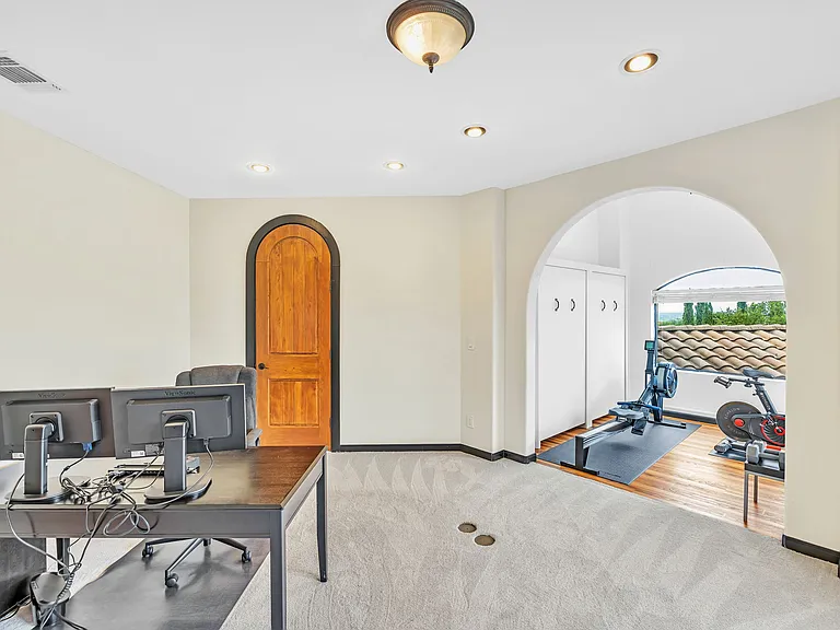411 Cielo Cir — Photo 32