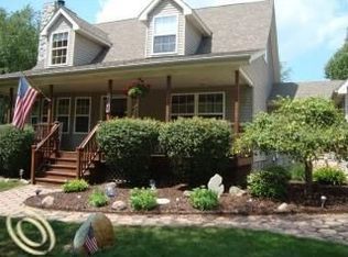 2825 Fenton Rd, Hartland, MI 48353