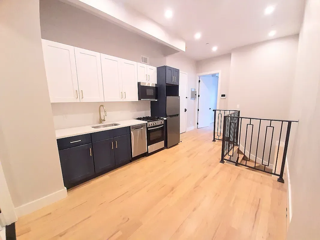 Building Photo - 997 Clarkson Ave #1F