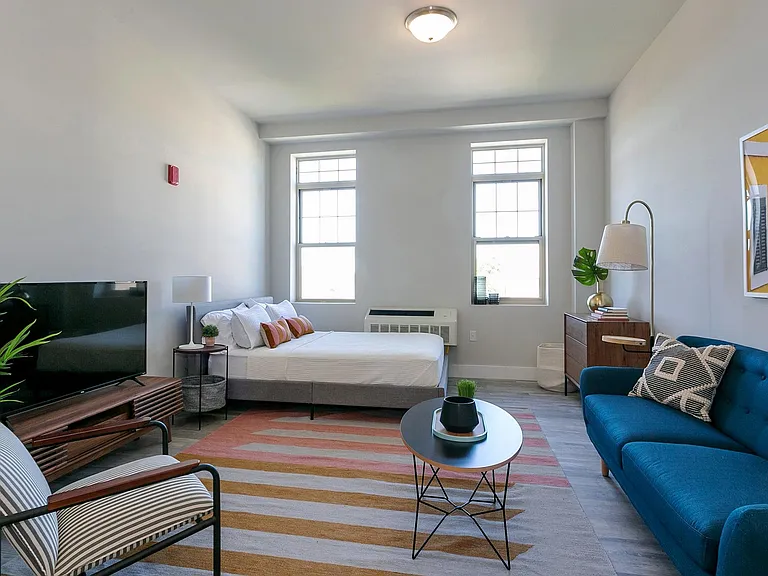 Hudson Blue — Photo 13