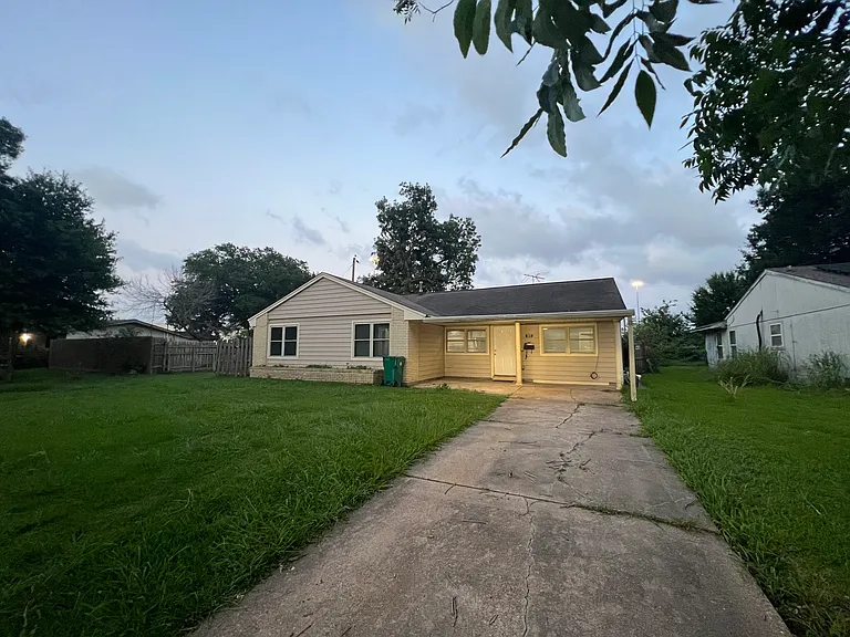 317 Parkwood Dr — Photo 4