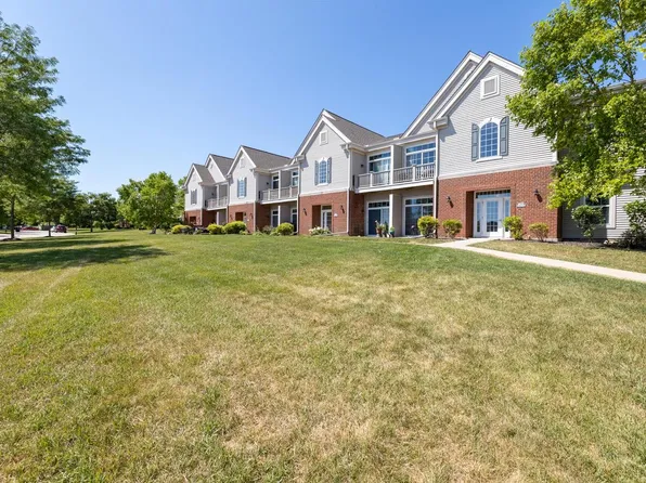 W206N16753 Blackberry CIRCLE #1727, Jackson, WI 53037