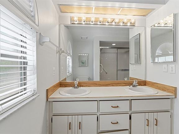 4th image of 1055 N KENSINGTON PARK DRIVE S #612