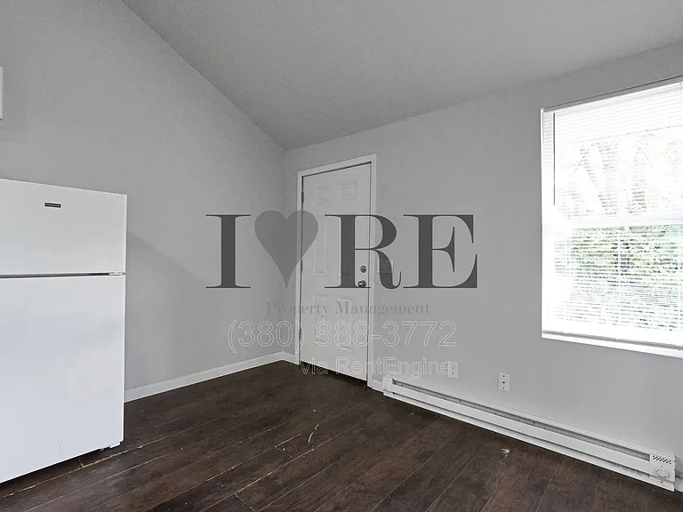 1555 Myrtle Ave — Photo 11