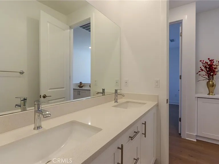 126 Carmine — Photo 28