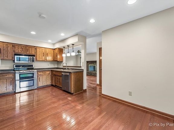 5th image of 592 Blackhawk Dr
