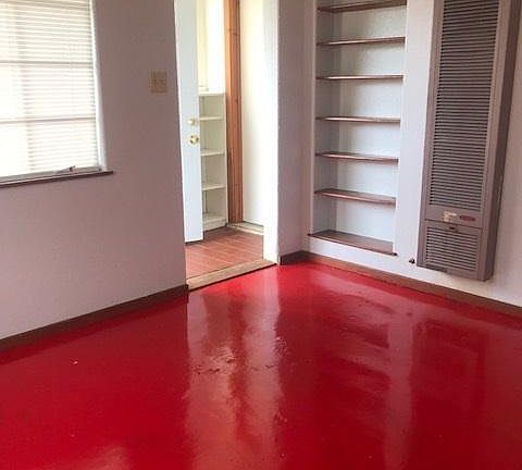 4th image of 914 S Farmer Ave