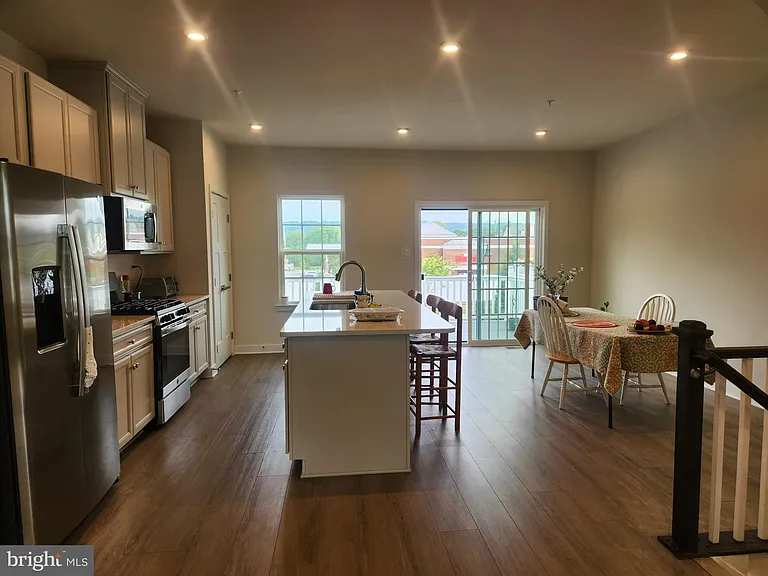 130 Arcadia Way — Photo 4