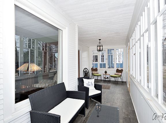 3rd image of 365 Lincoln Ave