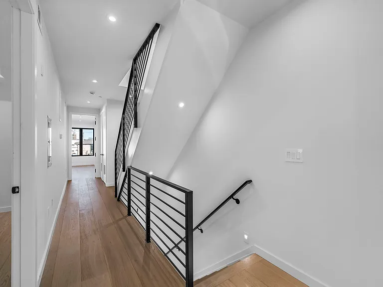 222 Washington Pl — Photo 10