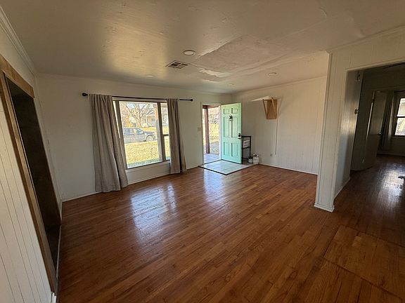 4th image of 2756 Cambridge Ct