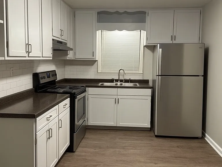 2255 Randolph St — Photo 2