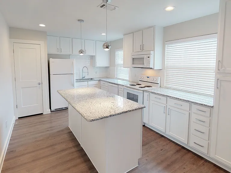 Mosswood Apartments — Photo 60
