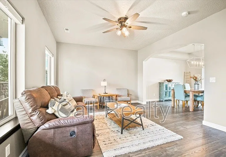 2522 W Juliann Ct — Photo 4