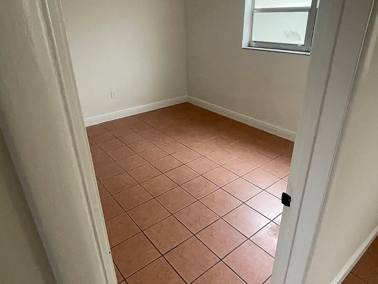 1023 NW 36th Ave #4 — Photo 8