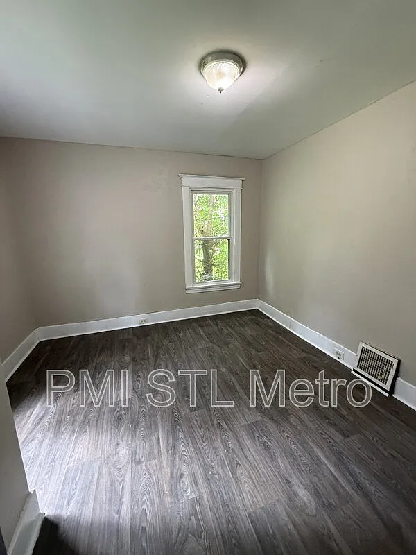 4 bed, 1.0 bath, 1134 sqft, $1,500 — Photo 4