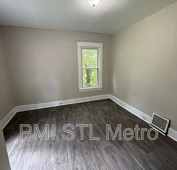 7212 Eunice Ave — Photo 4
