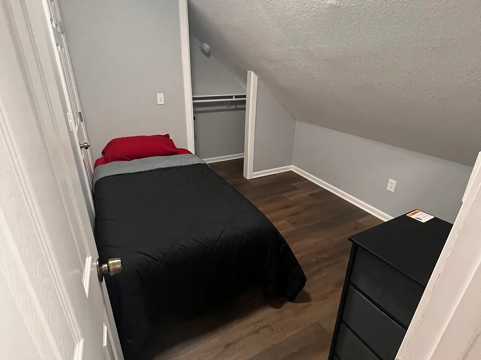 4 bed, 1300 sqft, $850 — Photo 3