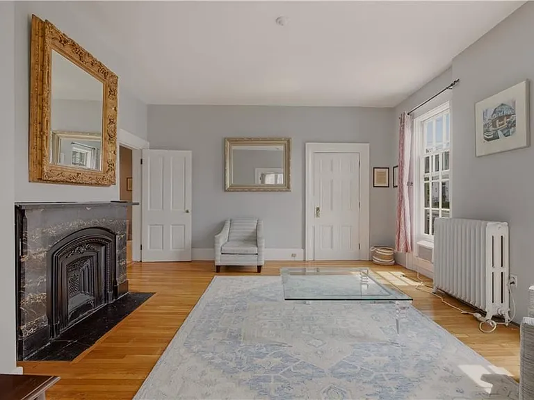 92 Pelham St — Photo 2