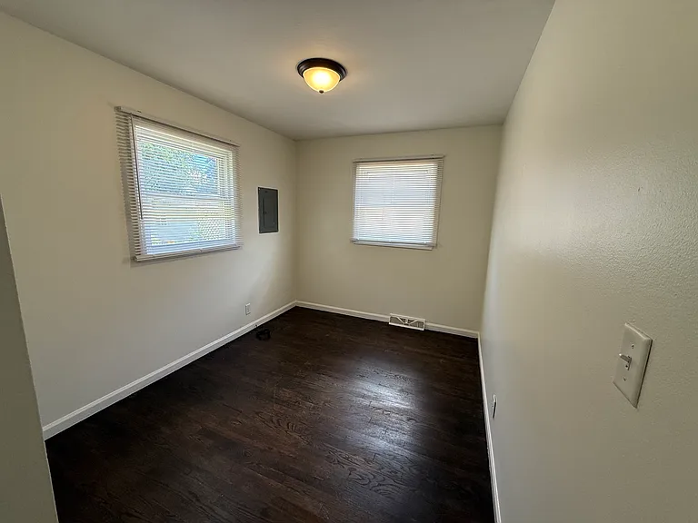 4653 Raymond Ave — Photo 15