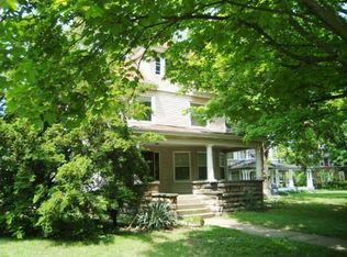 698 Lakeview Rd, Cleveland, OH 44108