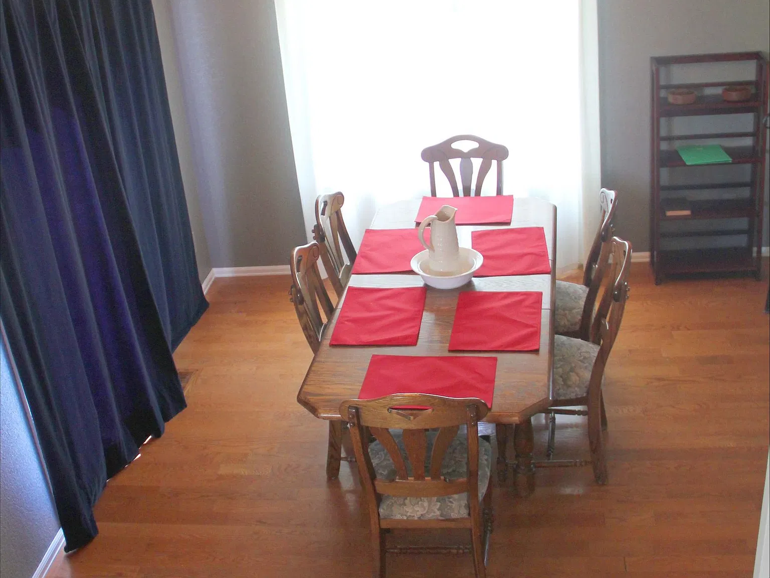 4 bed, 2590 sqft, $2,500 — Photo 2