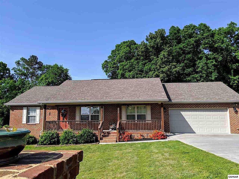 1st image of 374 Meadowlake Cir