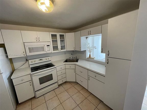 2nd image of 7601 Byron Ave APT 3C