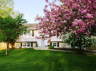 10 Bird Ln, Poughkeepsie, NY 12603