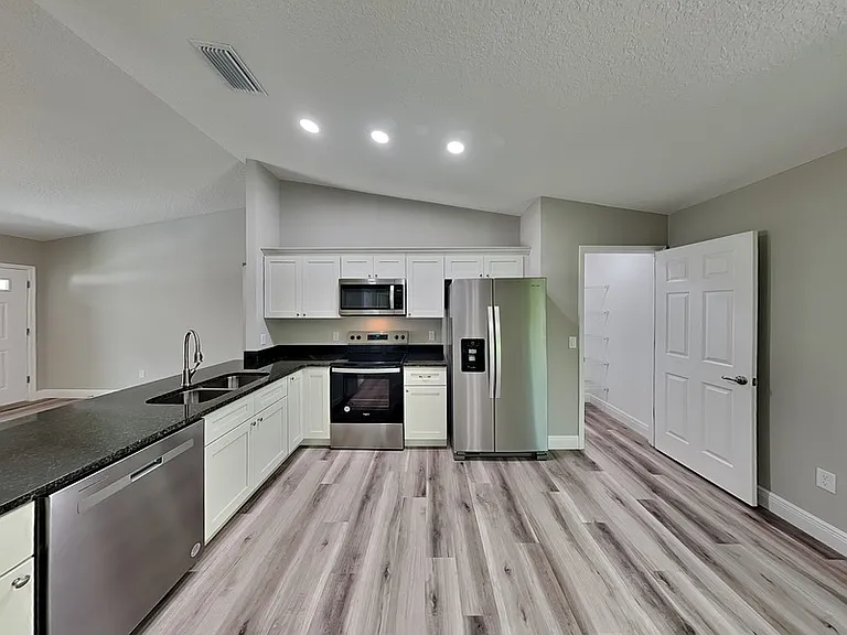 9399 N Del Rio Way — Photo 4