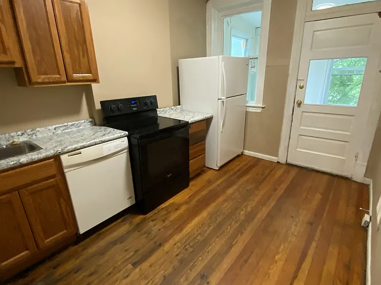 4200 Russell Blvd #2F — Photo 2