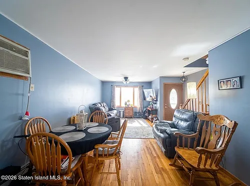 240 Graves St Photo 1