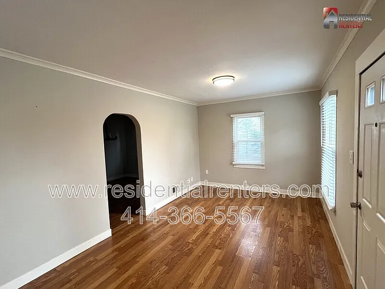 10918 W Wells St — Photo 7