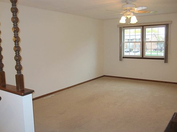 3rd image of 434 E Grand Dr