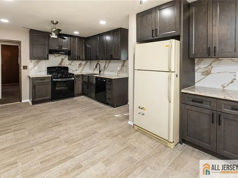 10 Eardley Rd — Photo 2