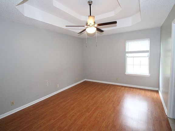 4th image of 208 Woodbridge Rd