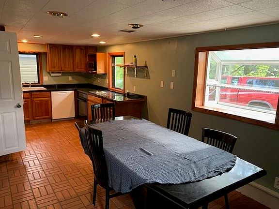 5th image of 229 Behrends Ave