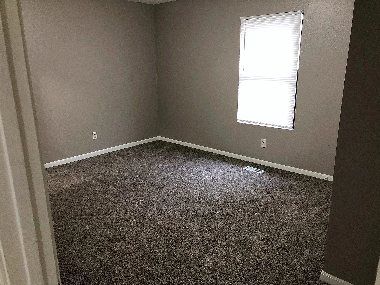 3 bed, 1.5 bath, $1,095 — Photo 4