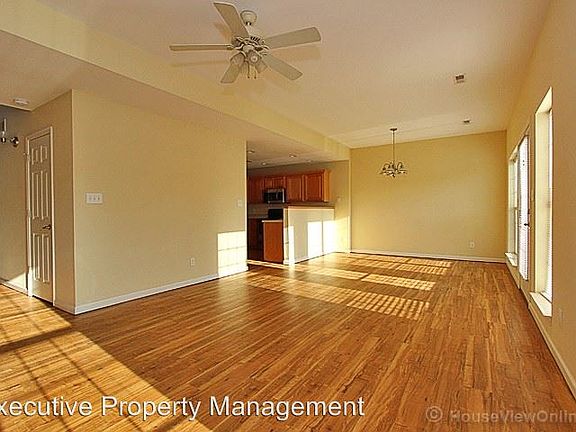 3rd image of 2858 Larkspur Ct