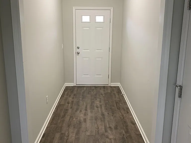 304 Huron Dr — Photo 9