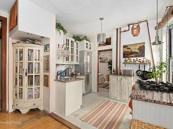 3rd image of 111 Greenwich Ave #5B