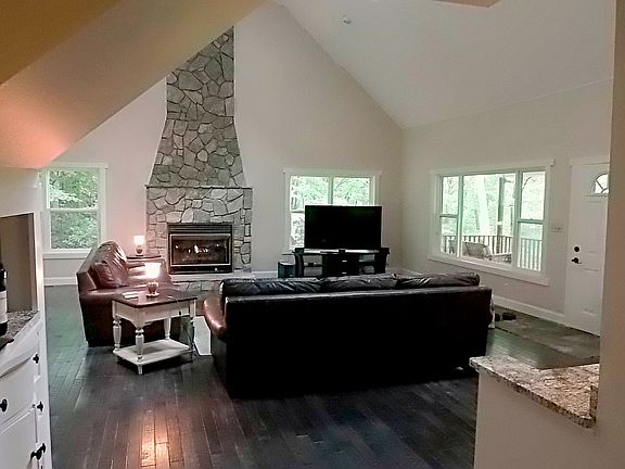 Lots of Room for Dining Tabl