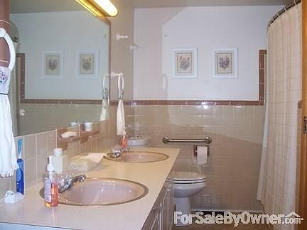 Main Bath
						:
						beige tile makes decorating easy