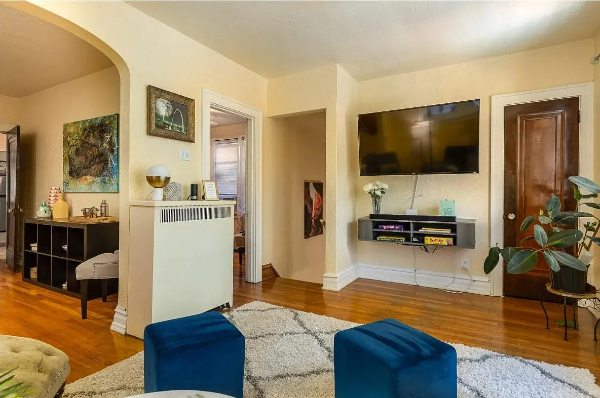 2 bed, 1100 sqft, $1,250 — Photo 2